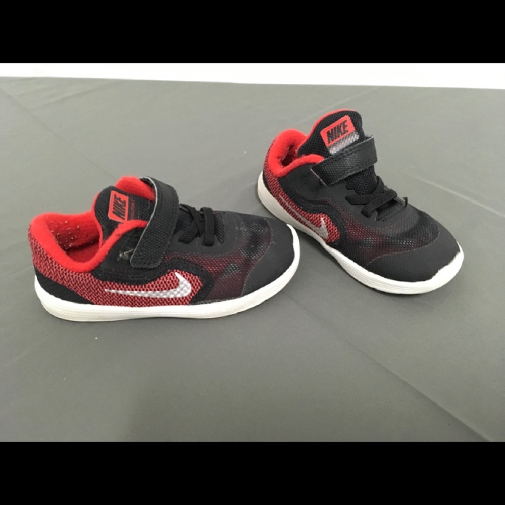 Nike Tennis Shoes